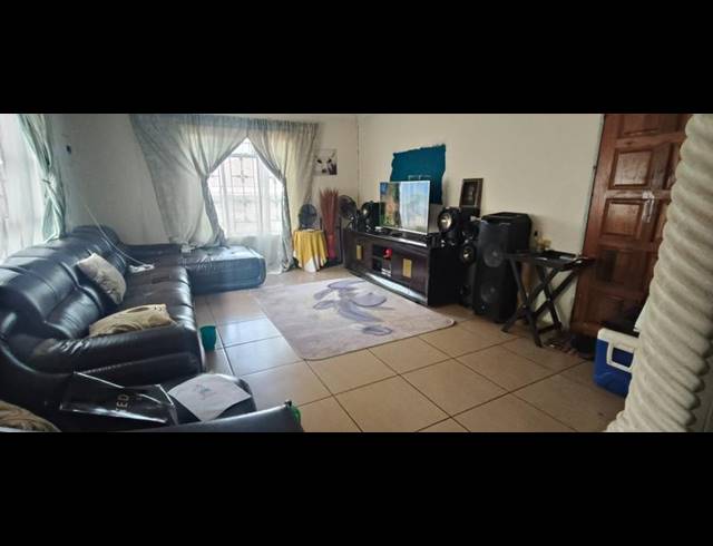3 BEDROOM HOUSE FOR SALE IN PHILIP NEL PARK